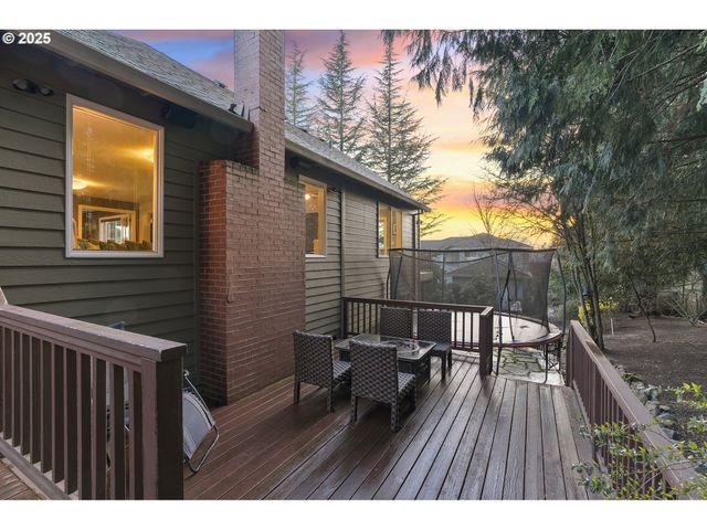 15943 Sw ENNA Ct, Portland, OR 97224