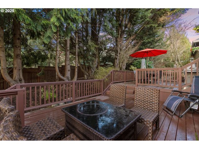15943 Sw ENNA Ct, Portland, OR 97224