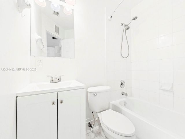 5701 NW 114th Ct 104, Doral, FL 33178