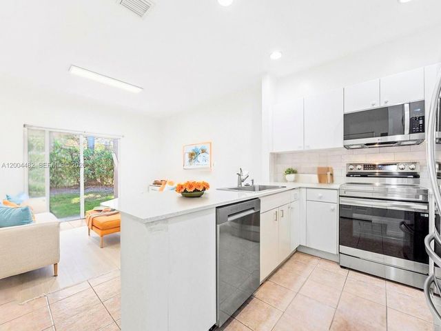 5701 NW 114th Ct 104, Doral, FL 33178