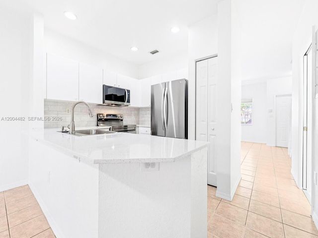 5701 NW 114th Ct 104, Doral, FL 33178