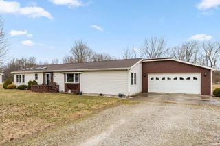 1383 N Buena Vista Road, Kendallville, IN 46755