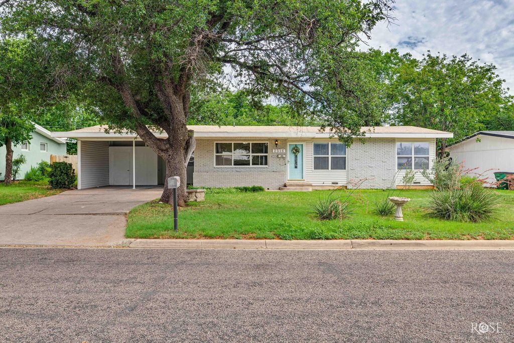 Image 1 of property listing at 2516 University Avenue, San Angelo, TX 76904