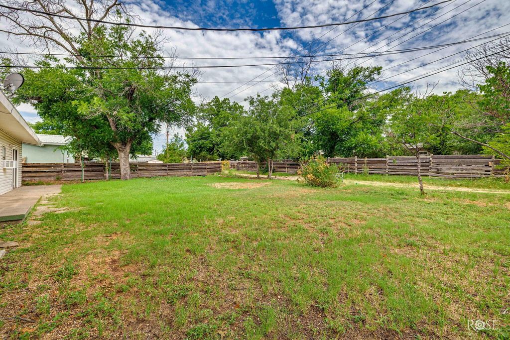 Image 23 of property listing at 2516 University Avenue, San Angelo, TX 76904