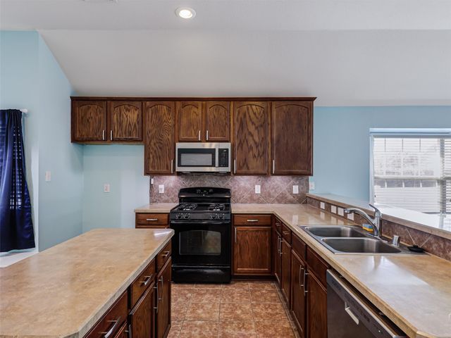 1201 Hayden Lane, Savannah, TX 76227