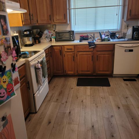 1304 Fairway St, Salina, KS 67401