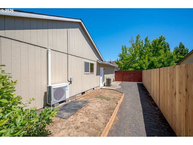 3149 Ne MALONEY Dr, Mc Minnville, OR 97128