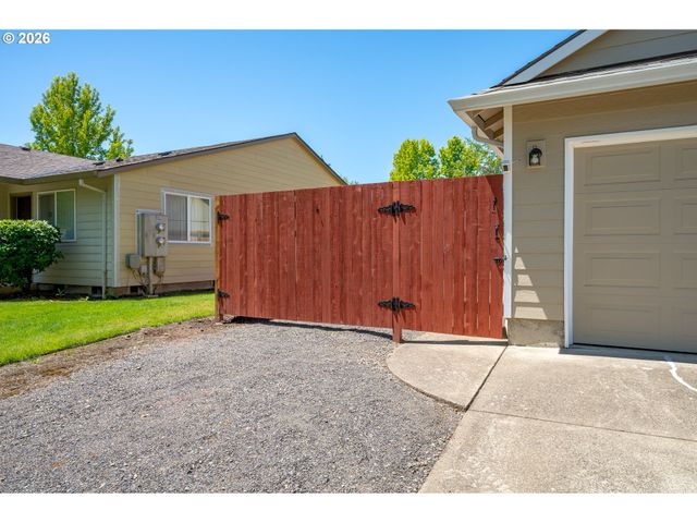 3149 Ne MALONEY Dr, Mc Minnville, OR 97128