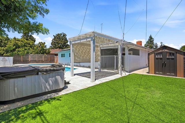 3356 E Pontiac Way, Fresno, CA 93726