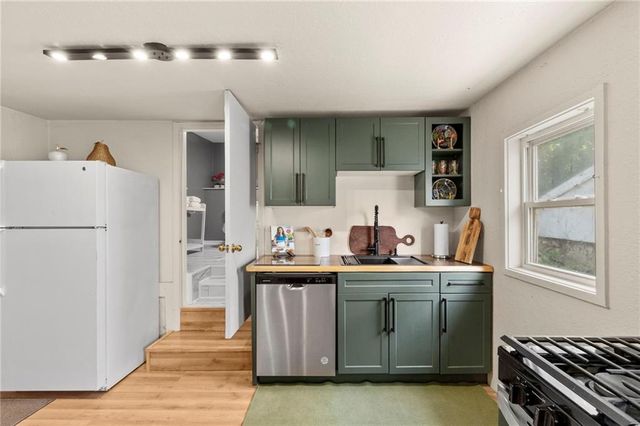 607 N Main Street, Excelsior Springs, MO 64024