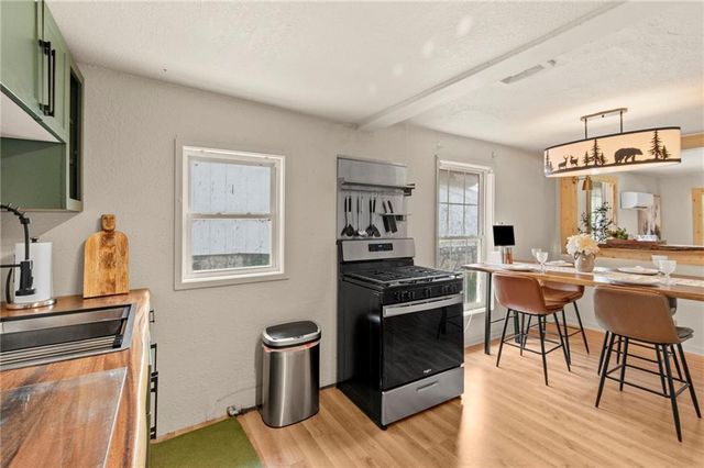 607 N Main Street, Excelsior Springs, MO 64024