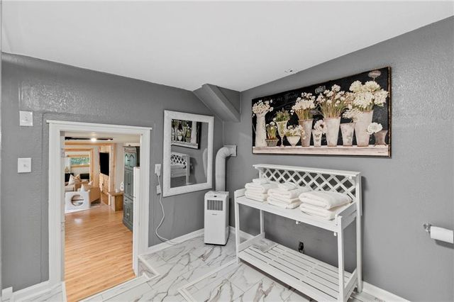 607 N Main Street, Excelsior Springs, MO 64024