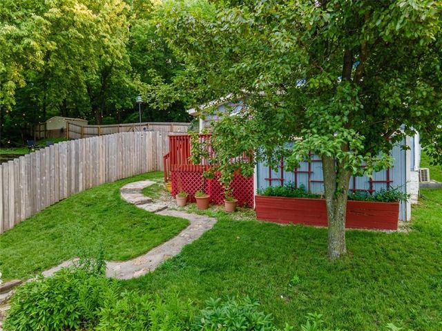 607 N Main Street, Excelsior Springs, MO 64024