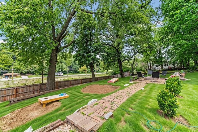 607 N Main Street, Excelsior Springs, MO 64024