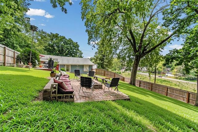 607 N Main Street, Excelsior Springs, MO 64024