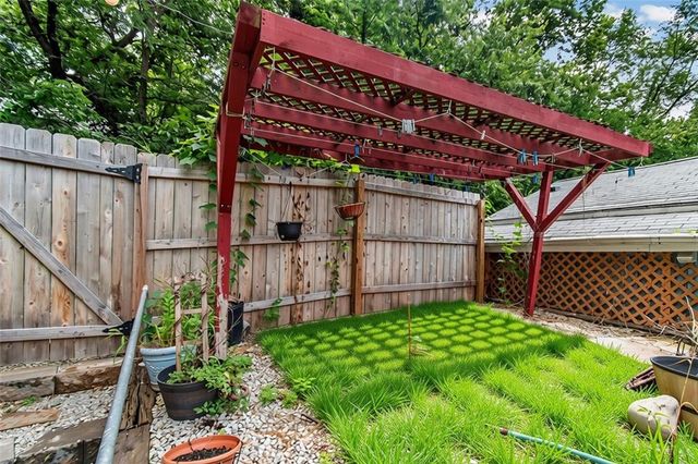 607 N Main Street, Excelsior Springs, MO 64024