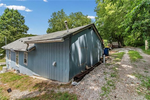 607 N Main Street, Excelsior Springs, MO 64024