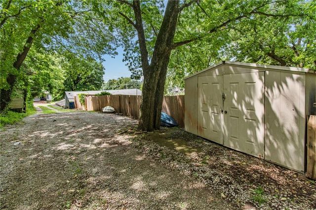 607 N Main Street, Excelsior Springs, MO 64024