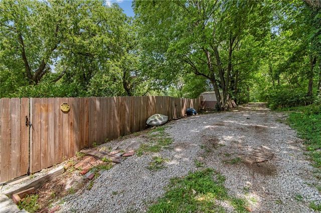 607 N Main Street, Excelsior Springs, MO 64024