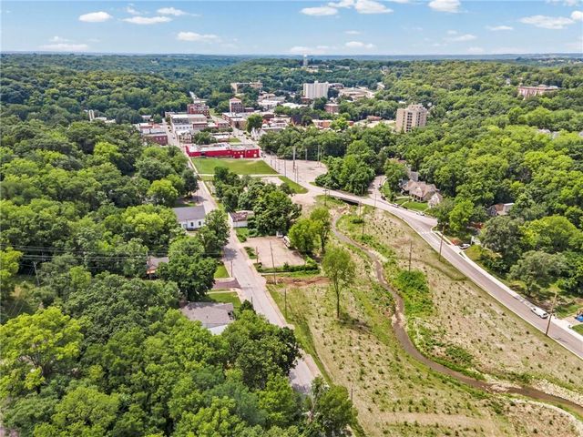 607 N Main Street, Excelsior Springs, MO 64024