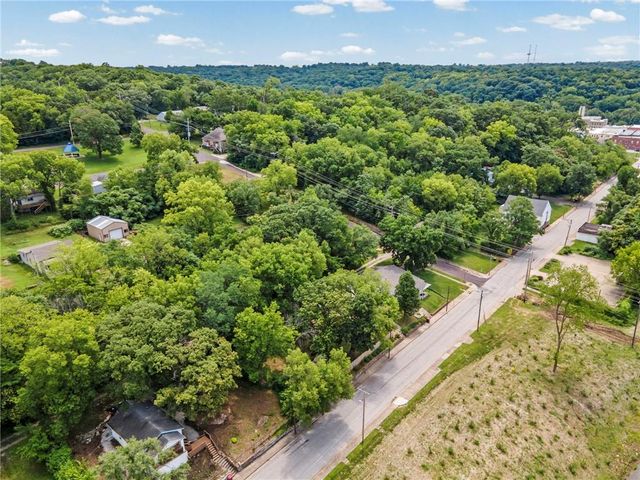 607 N Main Street, Excelsior Springs, MO 64024