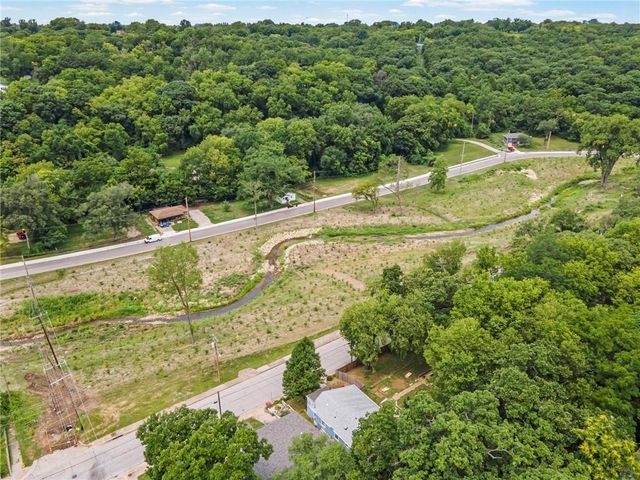 607 N Main Street, Excelsior Springs, MO 64024