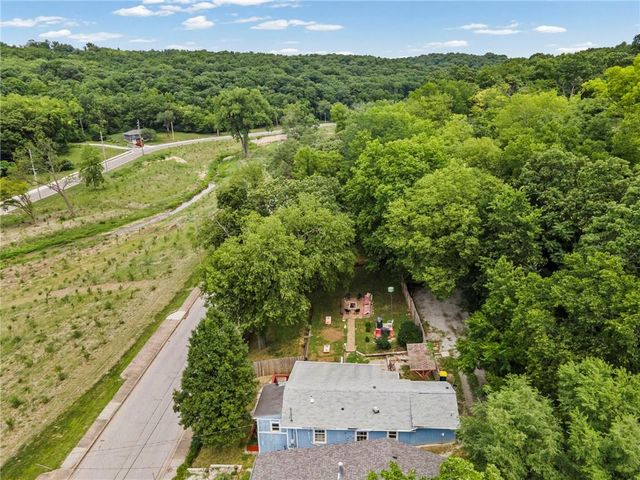 607 N Main Street, Excelsior Springs, MO 64024
