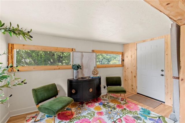 607 N Main Street, Excelsior Springs, MO 64024
