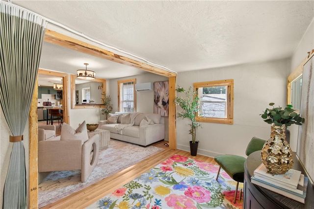 607 N Main Street, Excelsior Springs, MO 64024