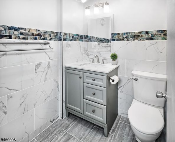 7004 Boulevard East A38, West New York Town, NJ 07093