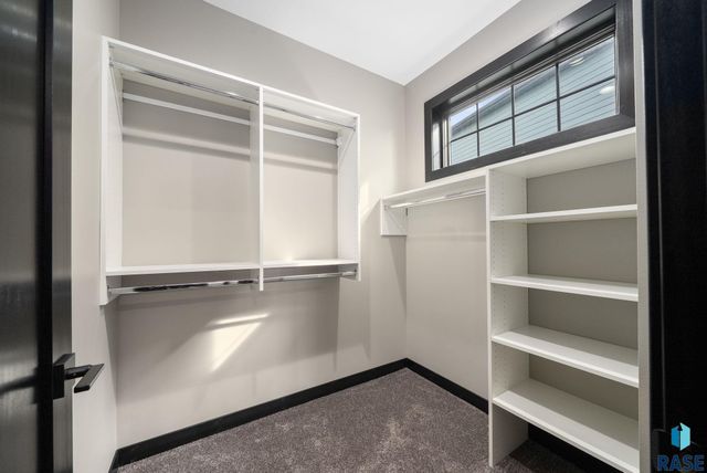 8617 W Shoreline Pl Place, Sioux Falls, SD 57107