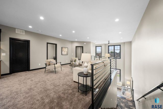 8617 W Shoreline Pl Place, Sioux Falls, SD 57107