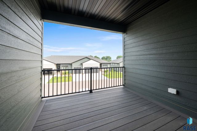 8617 W Shoreline Pl Place, Sioux Falls, SD 57107