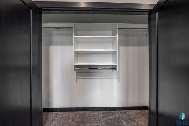 8617 W Shoreline Pl Place, Sioux Falls, SD 57107