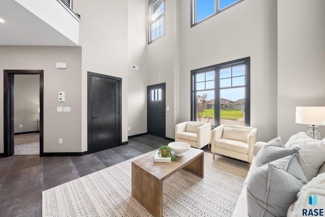 8617 W Shoreline Pl Place, Sioux Falls, SD 57107