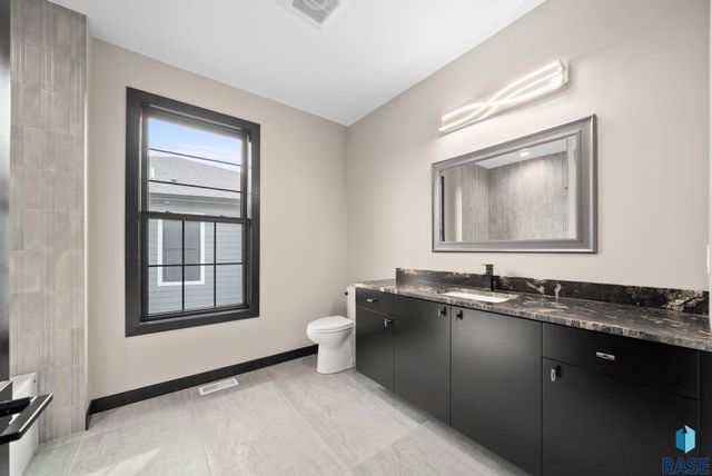 8617 W Shoreline Pl Place, Sioux Falls, SD 57107