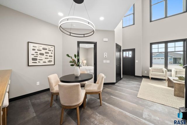 8617 W Shoreline Pl Place, Sioux Falls, SD 57107