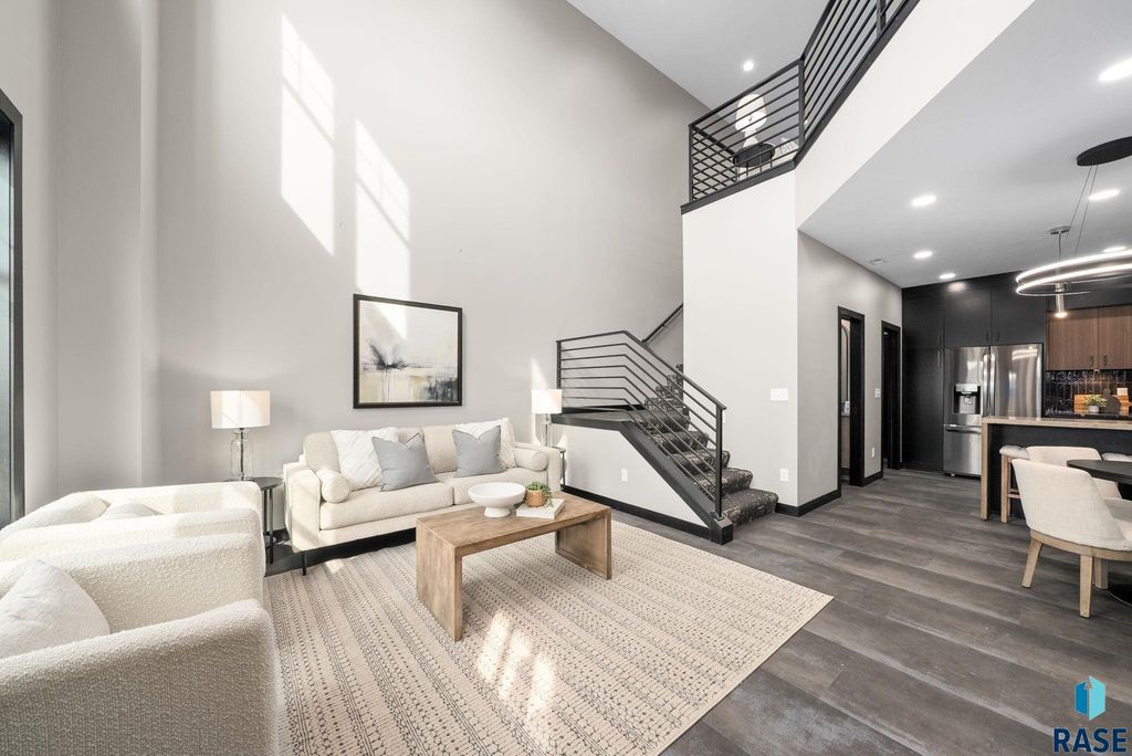 8617 W Shoreline Pl Place, Sioux Falls, SD 57107