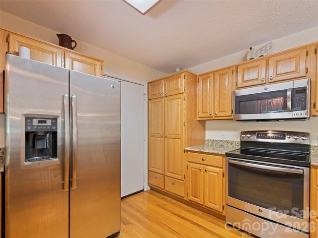 831 Red Bank Road, Waynesville, NC 28786