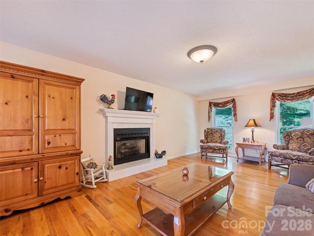 831 Red Bank Road, Waynesville, NC 28786