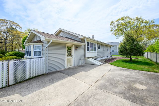 596 Sica Lane, Toms River, NJ 08753