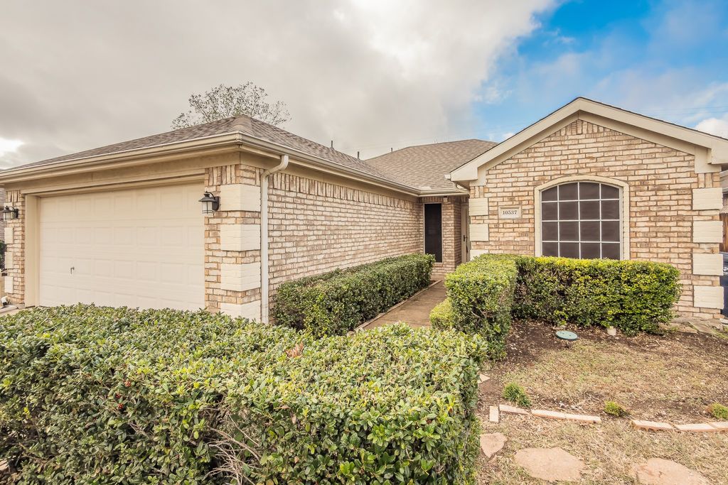 10537 Splitridge Court, Fort Worth, TX 76108