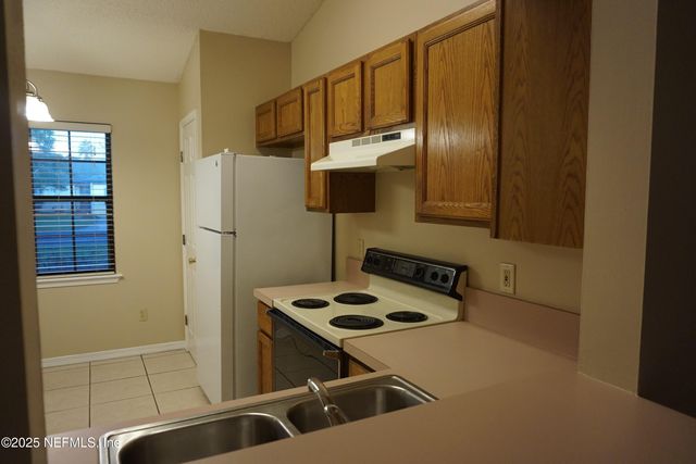 7809 ALLSPICE Circle E, Jacksonville, FL 32244