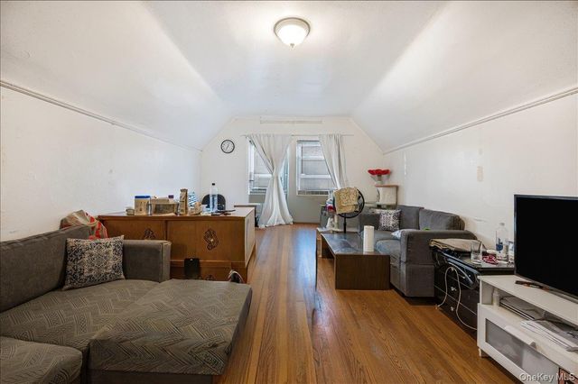 171-08 84th Road, Jamaica Hills, NY 11432