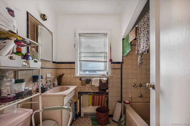 171-08 84th Road, Jamaica Hills, NY 11432