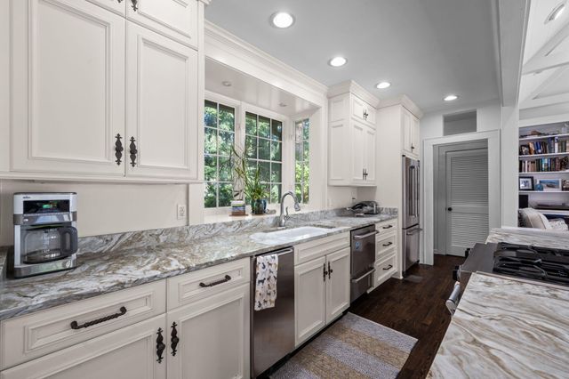 703 Fleetwood Drive, Lookout Mountain, TN 37350