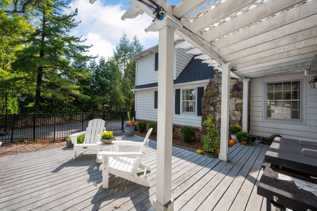 703 Fleetwood Drive, Lookout Mountain, TN 37350