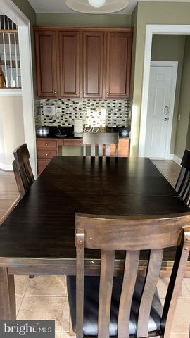25563 TAYLOR CRESCENT DR, Chantilly, VA 20152