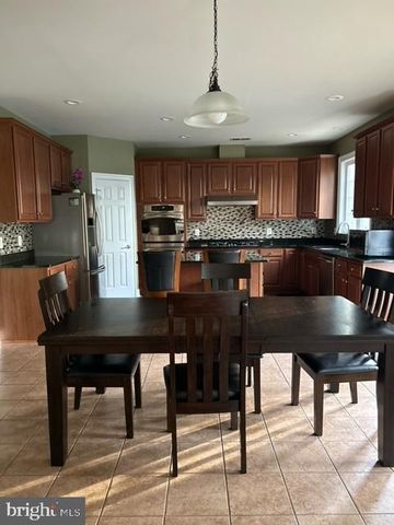 25563 TAYLOR CRESCENT DR, Chantilly, VA 20152