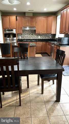 25563 TAYLOR CRESCENT DR, Chantilly, VA 20152